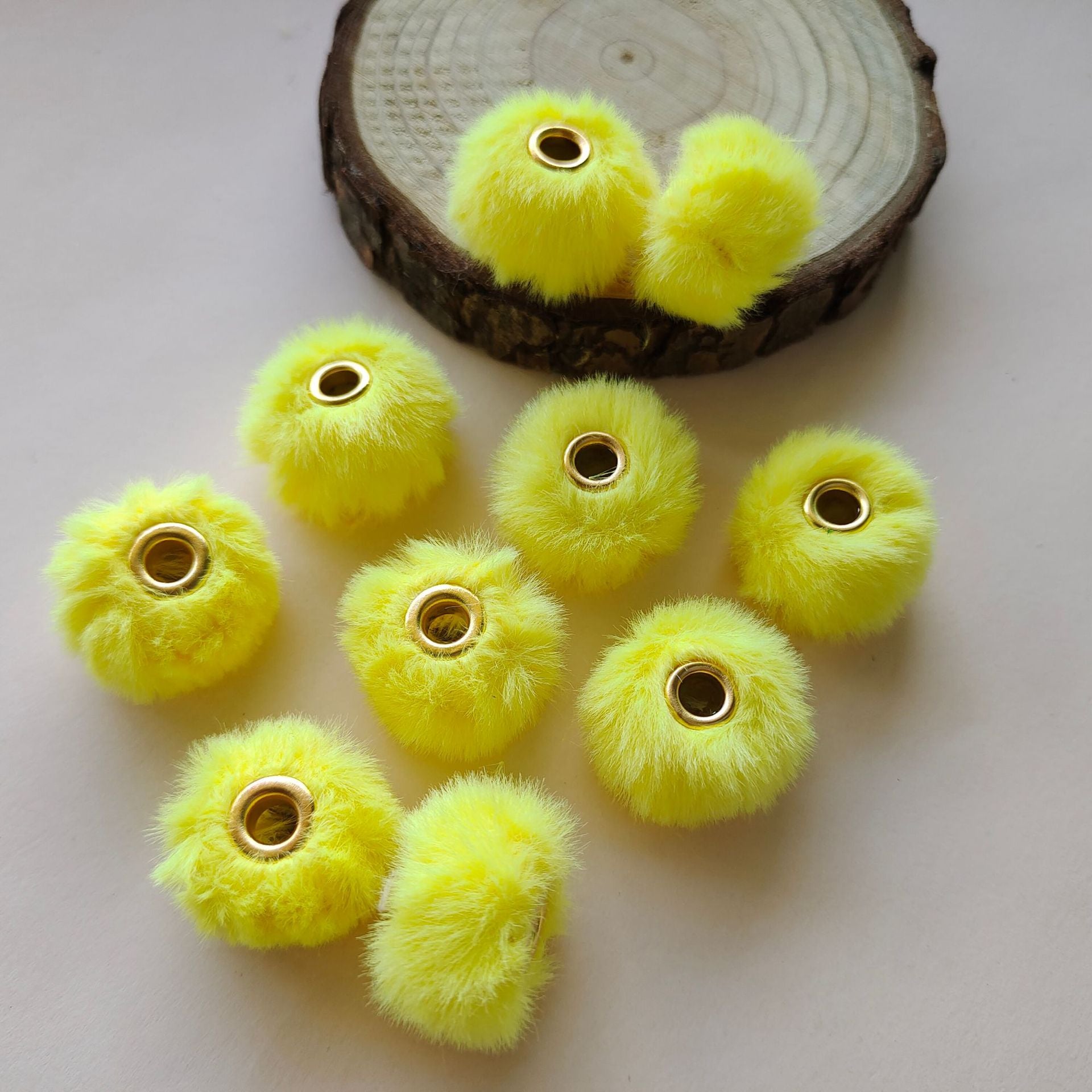 100PCS Fluffy Faux Fur Pom Poms Beads Mixed Color Soft Fuzzy Puff Spacer Beads for DIY Pens Jewelry Bracelet Garland Headband Keychain Handicrafts Craft Accessories Gift Supplies