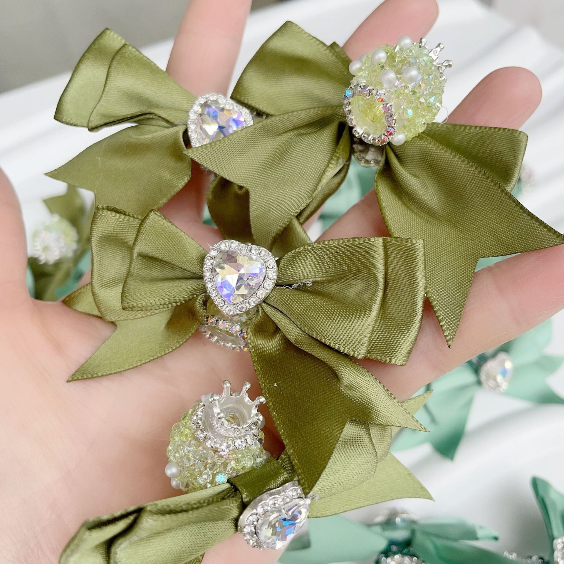 Fashion Crown & Sugar Bow Beads, DIY Phone Charm and Beaded Pen Accessories for Handmade Jewelry Crafts